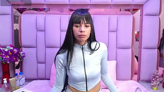 Snapshot of kylie_seex chatting on 12.19.25 kylie seex online show from 12.19.25