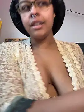 Snapshot of N1NT3NDH03 chatting on 03.18.26 N1NT3NDH03 online show from 03.18.26