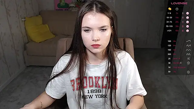 Eva Davie online show from 02.28.25