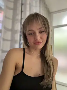 Snapshot of Kylie_Desire chatting on 11.17.25 Kylie Desire online show from 11.17.25