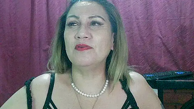 Snapshot of yayita_mature chatting on 02.22.25 yayita mature online show from 02.22.25