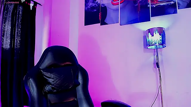 Alexandra Hornny online show from 04.15.26