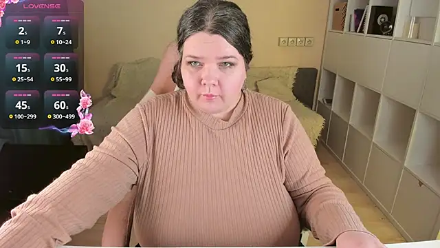 Snapshot of PlumPie chatting on 11.26.25 PlumPie online show from 11.26.25