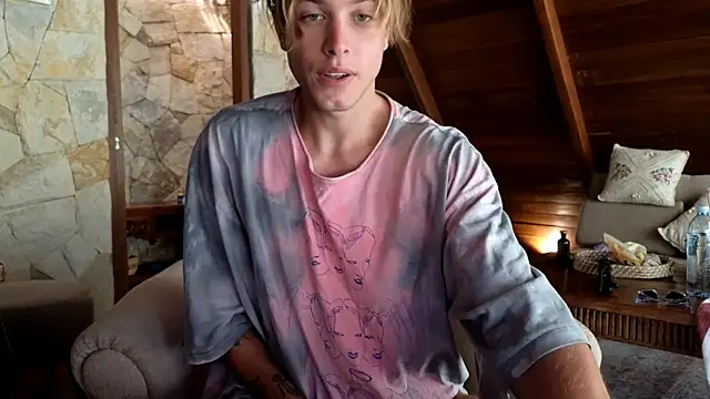 Snapshot of Cryptikov chatting on 05.05.26 Cryptikov online show from 05.05.26