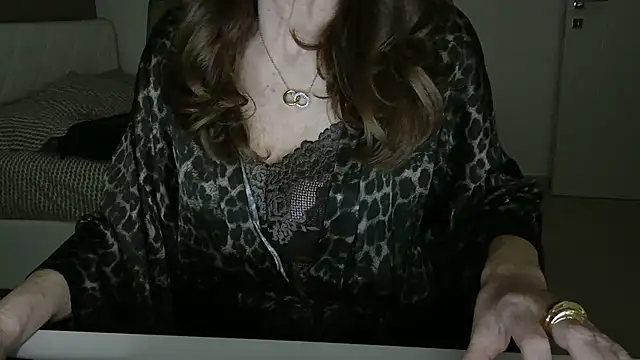 Snapshot of amara_2022 chatting on 05.09.26 amara 2022 online show from 05.09.26