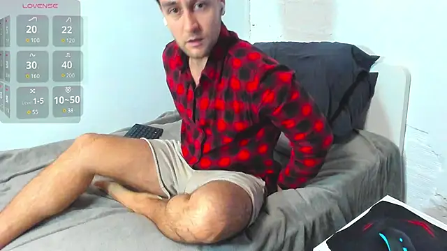 Snapshot of HonestAndrew chatting on 12.14.24 HonestAndrew online show from 12.14.24