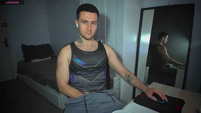 Snapshot of HonestAndrew chatting on 03.18.25 HonestAndrew online show from 03.18.25