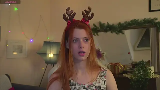 Snapshot of doll_lesli chatting on 12.29.24 doll lesli online show from 12.29.24