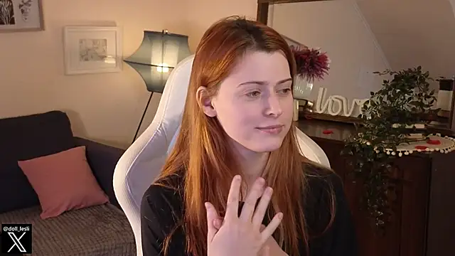 Snapshot of doll_lesli chatting on 02.27.25 doll lesli online show from 02.27.25