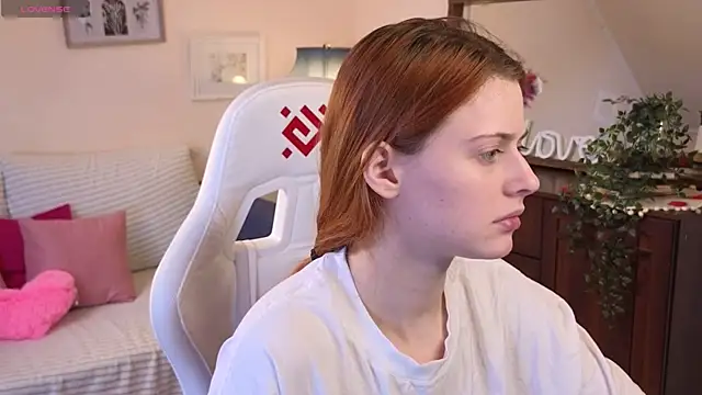 Snapshot of doll_lesli chatting on 03.15.25 doll lesli online show from 03.15.25