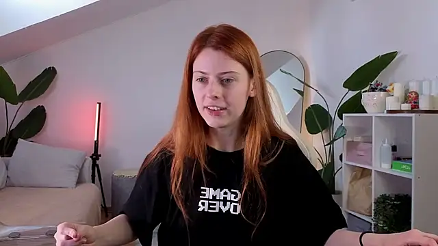 Snapshot of doll_lesli chatting on 10.10.25 doll lesli online show from 10.10.25