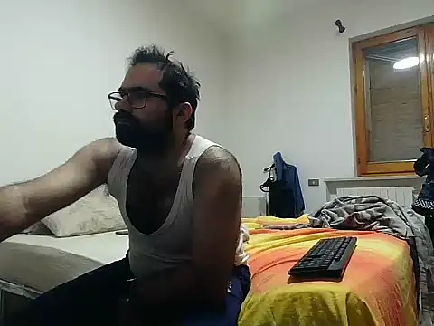 Snapshot of Attila985 chatting on 11.03.25 Attila985 online show from 11.03.25