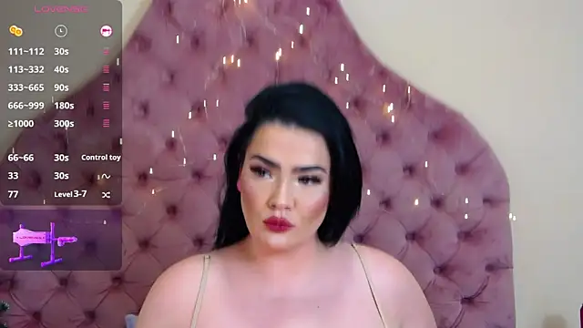 Snapshot of MargoshaHot chatting on 12.22.24 MargoshaHot online show from 12.22.24