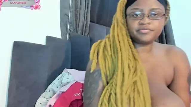 Snapshot of CuteBustyBabes chatting on 12.26.24 CuteBustyBabes online show from 12.26.24