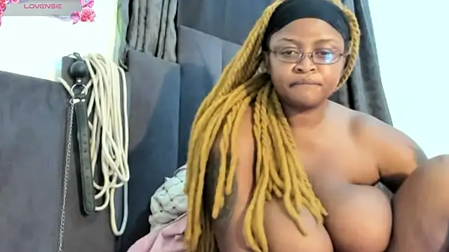 Snapshot of CuteBustyBabes chatting on 12.28.24 CuteBustyBabes online show from 12.28.24
