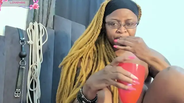 Snapshot of CuteBustyBabes chatting on 12.30.24 CuteBustyBabes online show from 12.30.24