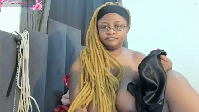 Snapshot of CuteBustyBabes chatting on 12.30.24 CuteBustyBabes online show from 12.30.24