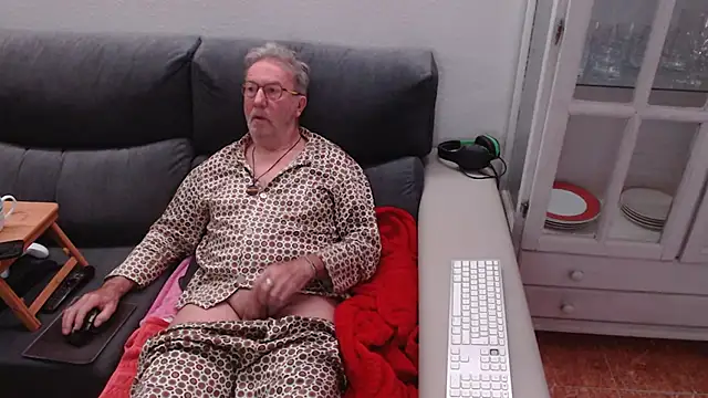 Snapshot of Nudelschwanz chatting on 02.18.25 Nudelschwanz online show from 02.18.25