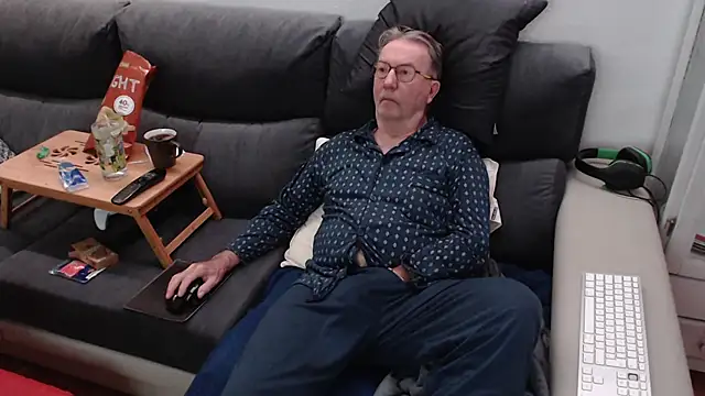 Snapshot of Nudelschwanz chatting on 03.11.25 Nudelschwanz online show from 03.11.25