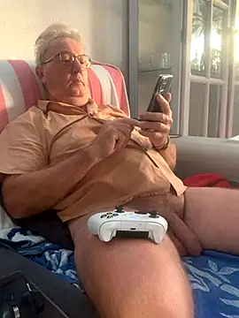 Snapshot of Nudelschwanz chatting on 10.23.25 Nudelschwanz online show from 10.23.25