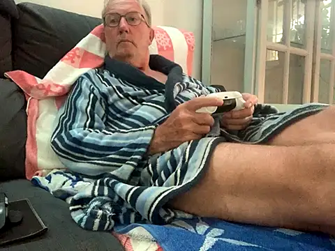 Snapshot of Nudelschwanz chatting on 11.01.25 Nudelschwanz online show from 11.01.25