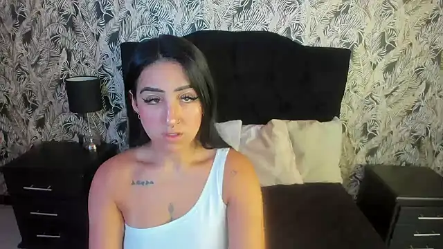 Snapshot of Isa_And_Natasha chatting on 04.16.26 Isa And Natasha online show from 04.16.26