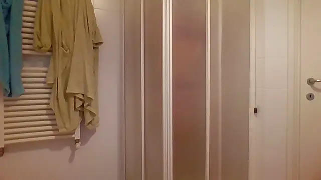 Snapshot of woww791 chatting on 09.13.25 woww791 online show from 09.13.25