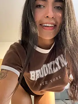 DaphneUwu online show from 04.05.26