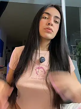 Snapshot of DaphneUwu chatting on 06.14.26 DaphneUwu online show from 06.14.26