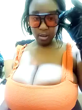 Snapshot of HotAFRICANBEAUTY chatting on 12.29.24 HotAFRICANBEAUTY online show from 12.29.24