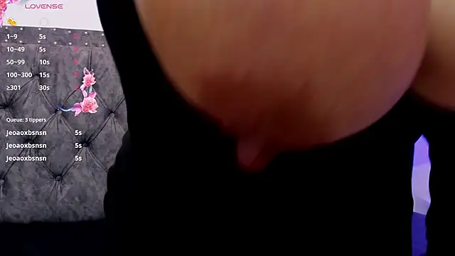 Snapshot of Dounia_nagi chatting on 01.06.25 Dounia nagi online show from 01.06.25