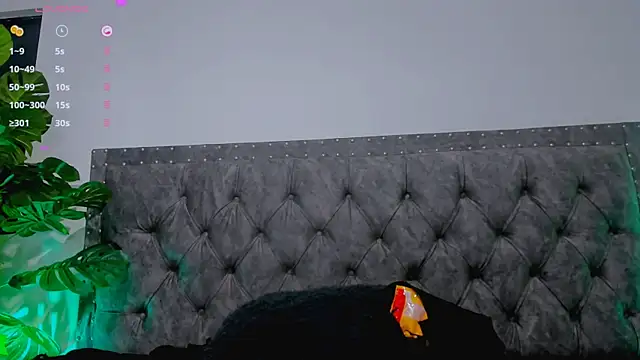 Snapshot of Dounia_nagi chatting on 02.10.25 Dounia nagi online show from 02.10.25