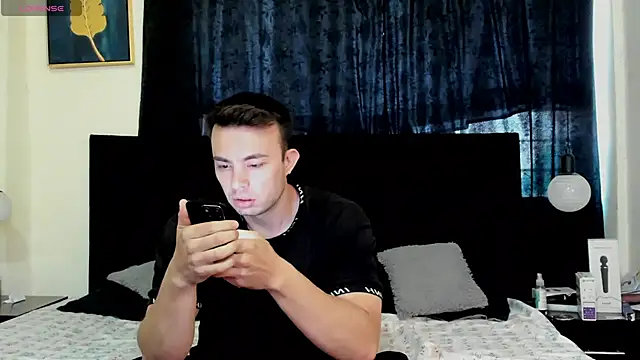 lissandthor13 online show from 11.19.25