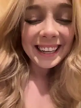 CherryAuroraa online show from 12.21.24