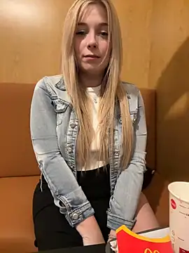 CherryAuroraa online show from 02.05.25