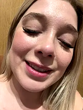 CherryAuroraa online show from 11.28.25