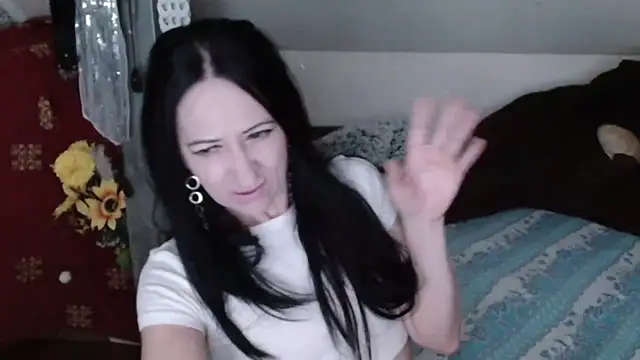 DebraMilf online show from 04.24.26