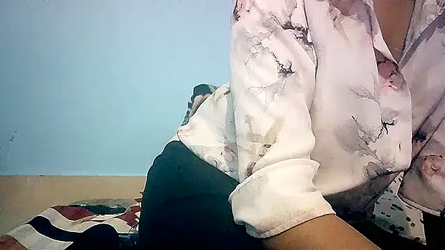 lovelydesi21 online show from 12.26.24