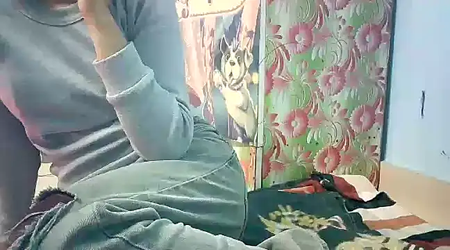 lovelydesi21 online show from 01.25.25