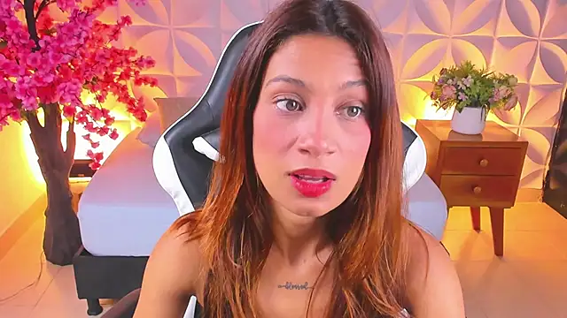 Snapshot of cora_22 chatting on 12.26.24 cora 22 online show from 12.26.24