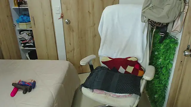 Snapshot of Neerea chatting on 10.17.25 Neerea online show from 10.17.25