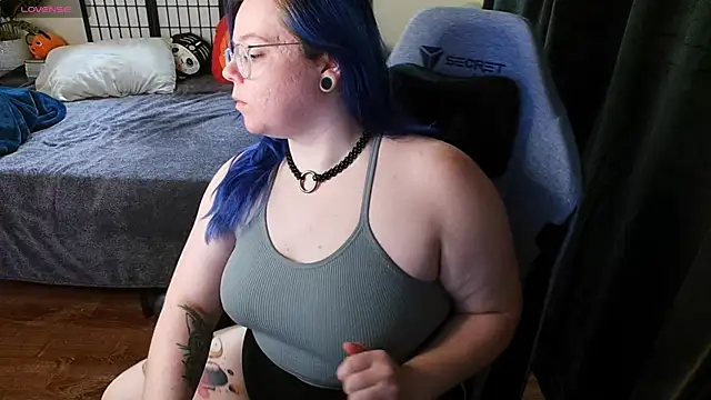 KiraSpitQueen online show from 02.08.25