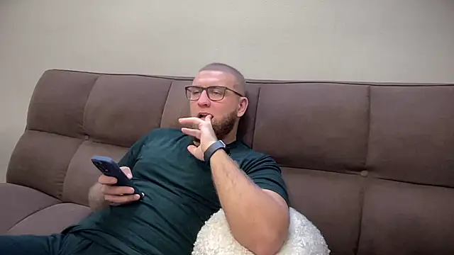 Bear bear  online show from 01.03.25