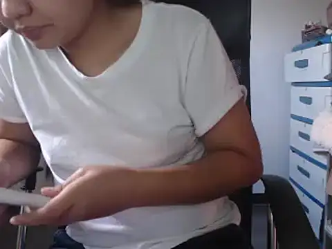 Snapshot of xTheLastVIRGINx chatting on 01.23.25 xTheLastVIRGINx online show from 01.23.25