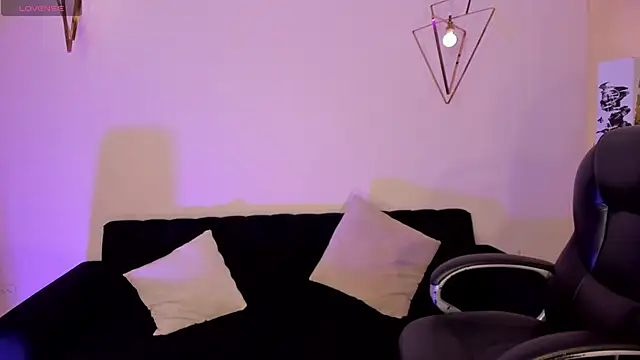 JuanitaClay online show from 04.23.26