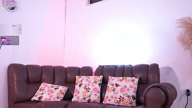 lara giraldo online show from 10.11.25