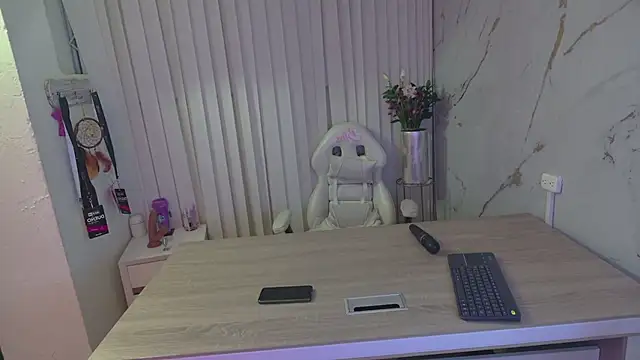 Snapshot of Scarlett_collins02 chatting on 02.01.25 Scarlett collins02 online show from 02.01.25