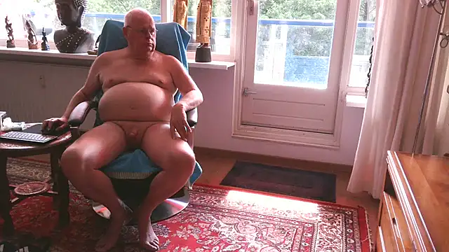 Snapshot of Exhib070 chatting on 09.12.25 Exhib070 online show from 09.12.25