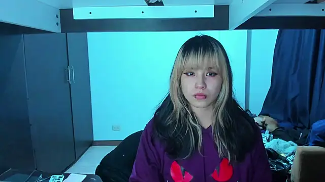 Akane-Mou online show from 01.10.25