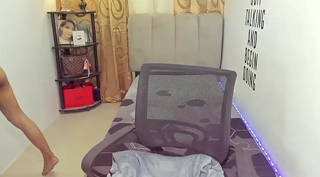 Trixie Mattel21 online show from 12.12.24